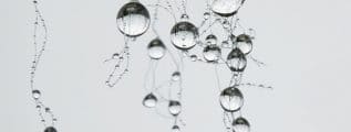 Droplets of different sizes connected to each other - a metaphor for Bayesian belief networks