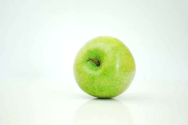 A picture of one green apple
